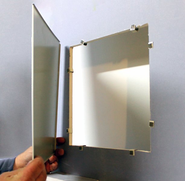 Kryt otvoru 35x35cm SDK 8x magnet