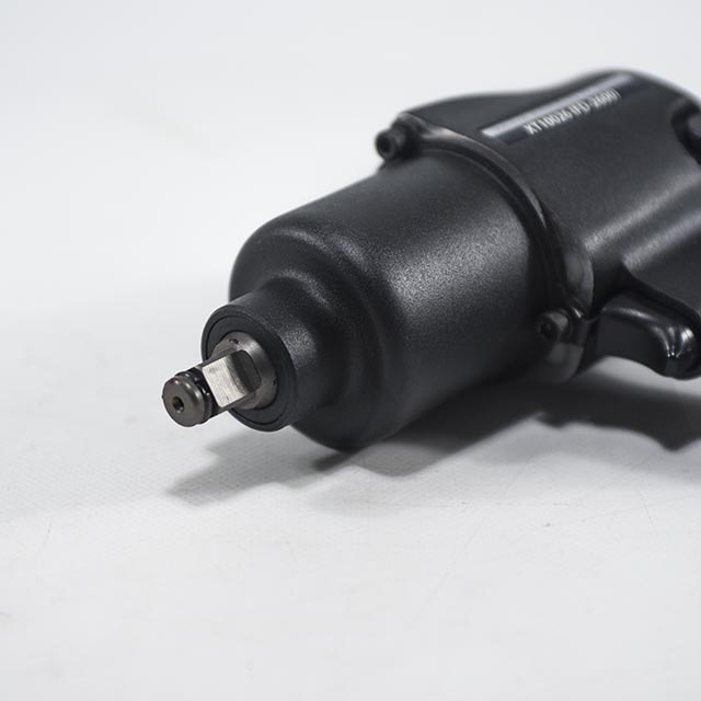 XTLINE Pneumatický utahovák | 680 Nm, 1/2" 15 dílů