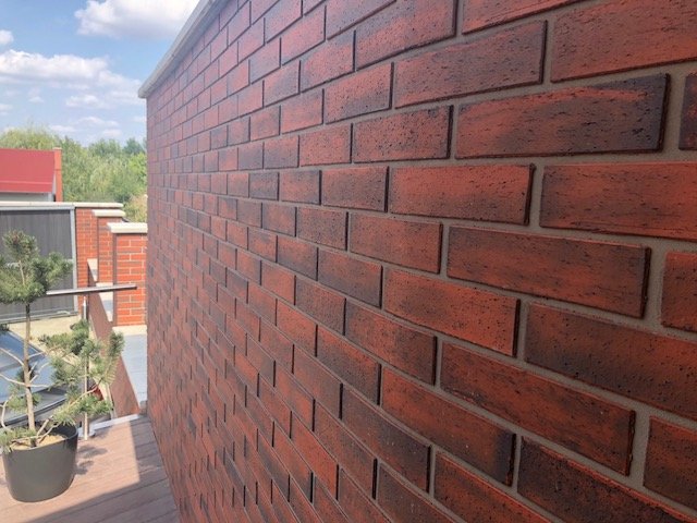 Obkladový pásek cihla stínová natural BRICK Dark  240x60mm - Flexibilní obkladové pásky